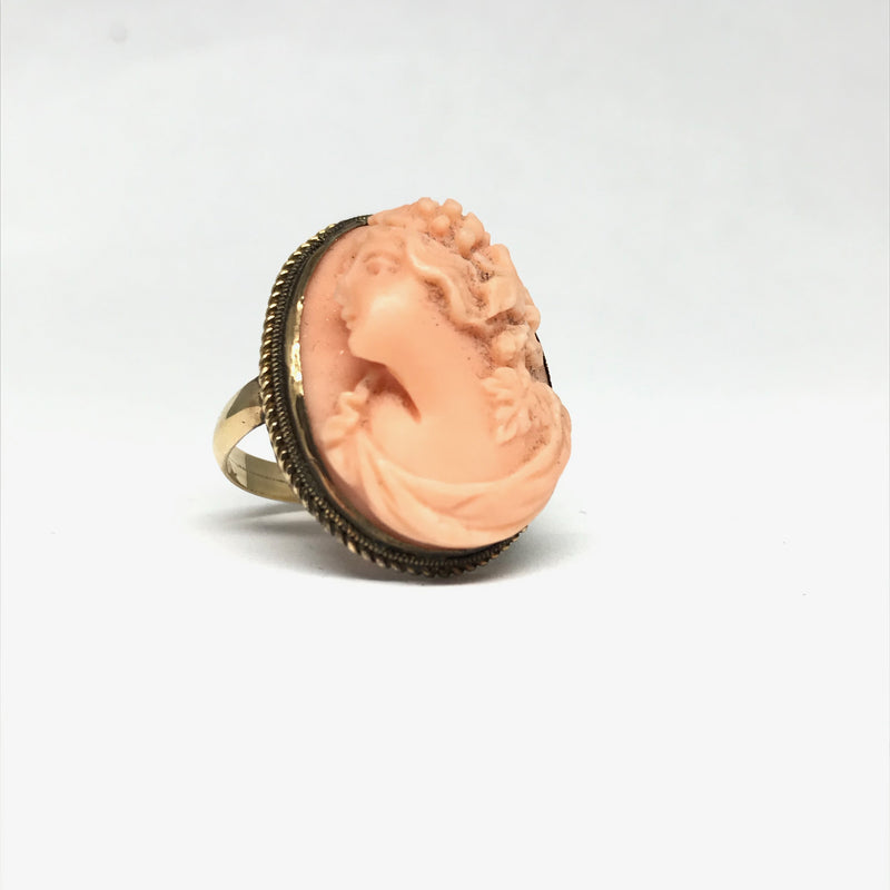 18KYG CARVED CORAL CAMEO RING