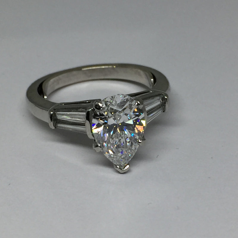 PLATINUM 2.02 CT PEARSHAPE DIAMOND RING